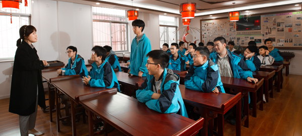 榆阳 分类教学，因材施教，采取“一类一方案、一人一目标”的教学方法