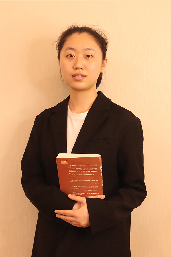 榆阳梁艺 本科学历，优秀班主任