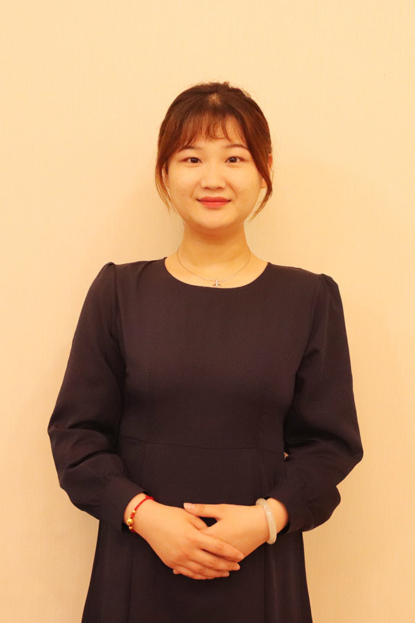 榆阳文哲 本科学历，优秀班主任