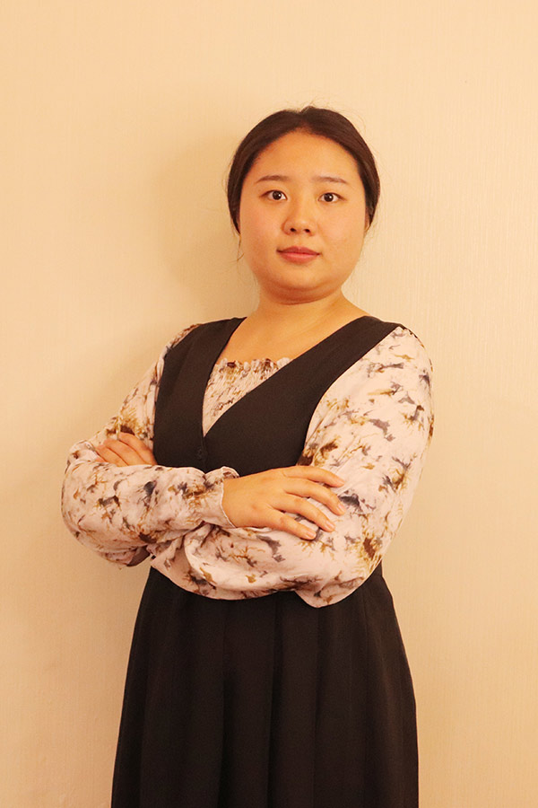 榆阳何爱玲 本科学历，优秀班主任